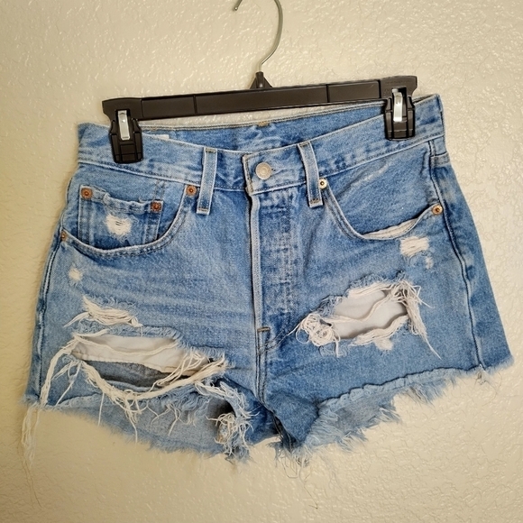 Levi's x Aritzia 501 distressed denim button fly shorts sz 26 - Picture 2 of 10